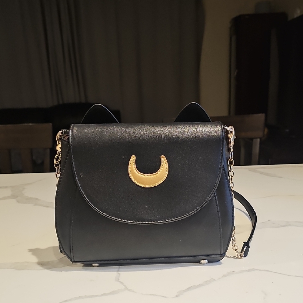 Elegant Black Crossbody Bag with Gold Accent